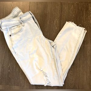 Old Navy size 6 women Rockstar distressed super stretch cropped denim light blue